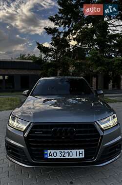 Позашляховик / Кросовер Audi Q7 2017 в 