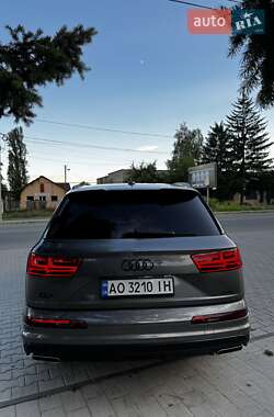 Позашляховик / Кросовер Audi Q7 2017 в 