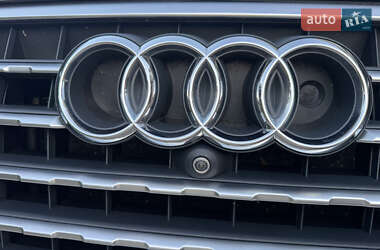 Внедорожник / Кроссовер Audi Q7 2017 в 