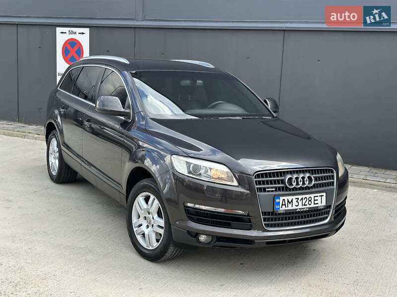 Внедорожник / Кроссовер Audi Q7 2007 в 
