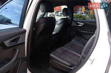 Внедорожник / Кроссовер Audi Q7 2016 в 