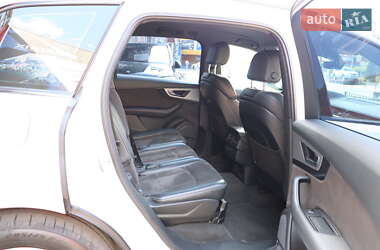 Внедорожник / Кроссовер Audi Q7 2016 в 