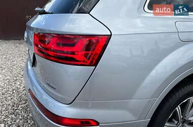 Внедорожник / Кроссовер Audi Q7 2017 в 