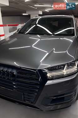 Внедорожник / Кроссовер Audi Q7 2018 в 
