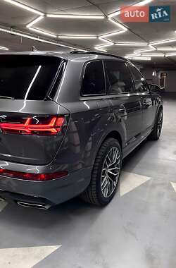 Внедорожник / Кроссовер Audi Q7 2018 в 