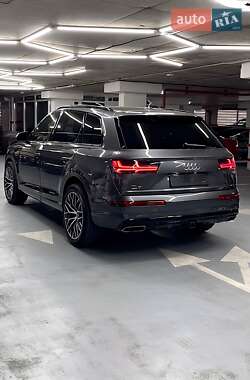 Внедорожник / Кроссовер Audi Q7 2018 в 