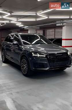 Внедорожник / Кроссовер Audi Q7 2018 в 