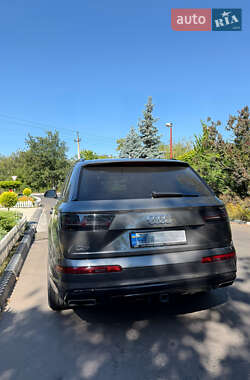 Внедорожник / Кроссовер Audi Q7 2018 в 