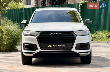 Внедорожник / Кроссовер Audi Q7 2018 в 