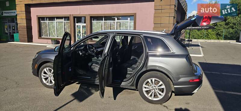 Позашляховик / Кросовер Audi Q7 2019 в Києві