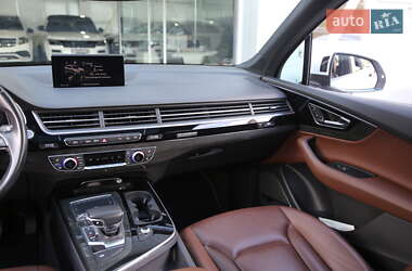 Внедорожник / Кроссовер Audi Q7 2018 в 