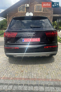 Внедорожник / Кроссовер Audi Q7 2017 в 