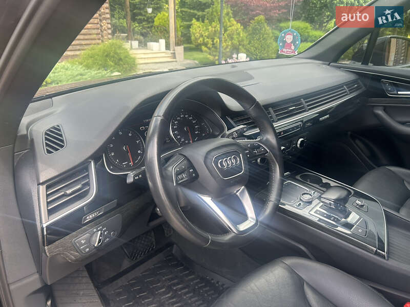 Внедорожник / Кроссовер Audi Q7 2017 в Нововолынске