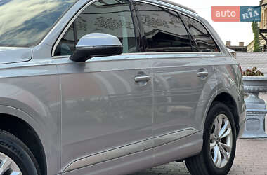 Внедорожник / Кроссовер Audi Q7 2017 в 