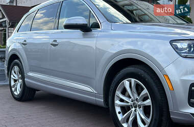 Внедорожник / Кроссовер Audi Q7 2017 в 