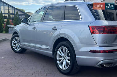Внедорожник / Кроссовер Audi Q7 2017 в 