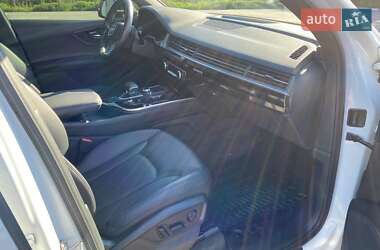 Внедорожник / Кроссовер Audi Q7 2016 в 