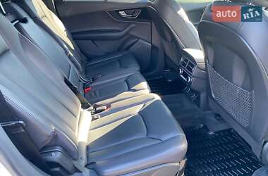 Внедорожник / Кроссовер Audi Q7 2016 в 