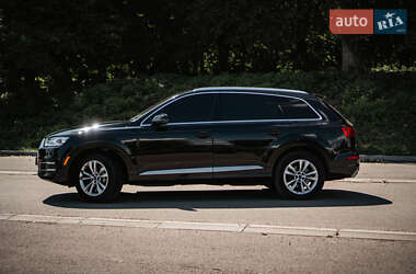 Внедорожник / Кроссовер Audi Q7 2017 в 