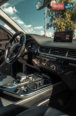 Внедорожник / Кроссовер Audi Q7 2017 в 