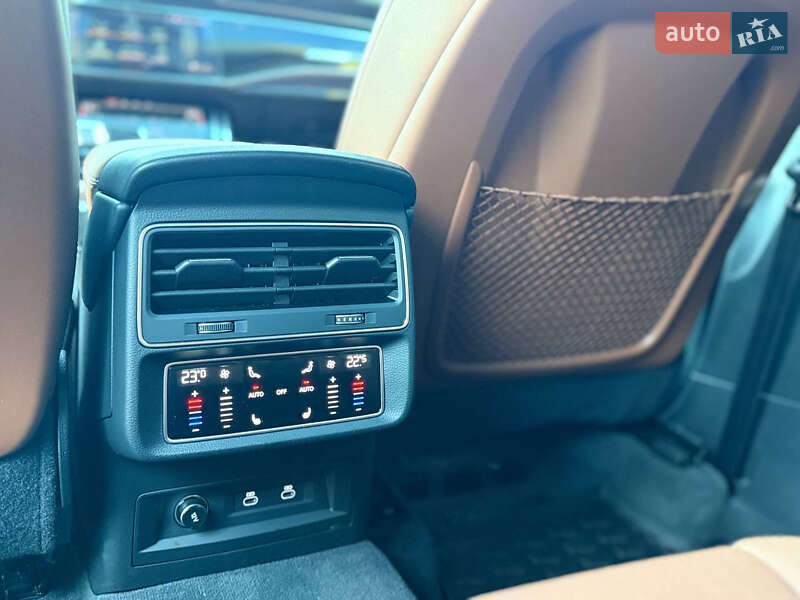 Внедорожник / Кроссовер Audi Q7 2021 в Киеве