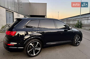 Внедорожник / Кроссовер Audi Q7 2017 в 