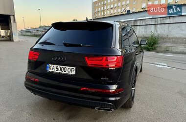 Внедорожник / Кроссовер Audi Q7 2017 в 