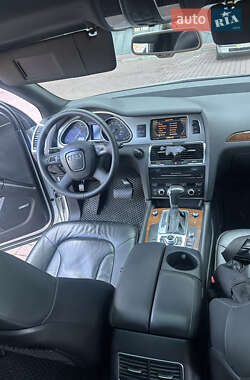 Внедорожник / Кроссовер Audi Q7 2010 в 