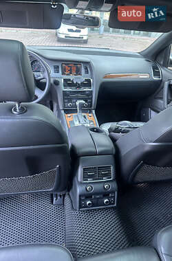 Внедорожник / Кроссовер Audi Q7 2010 в 