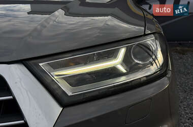 Внедорожник / Кроссовер Audi Q7 2017 в 