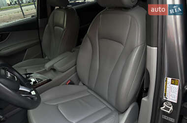 Внедорожник / Кроссовер Audi Q7 2017 в 