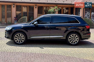 Внедорожник / Кроссовер Audi Q7 2016 в 