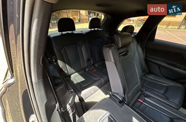 Внедорожник / Кроссовер Audi Q7 2016 в 
