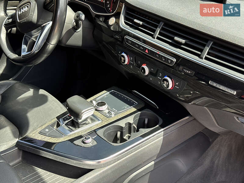 Внедорожник / Кроссовер Audi Q7 2016 в Мукачево
