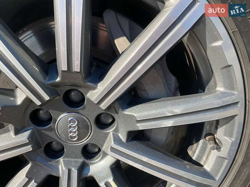 Внедорожник / Кроссовер Audi Q7 2016 в Казатине