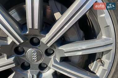 Внедорожник / Кроссовер Audi Q7 2016 в 