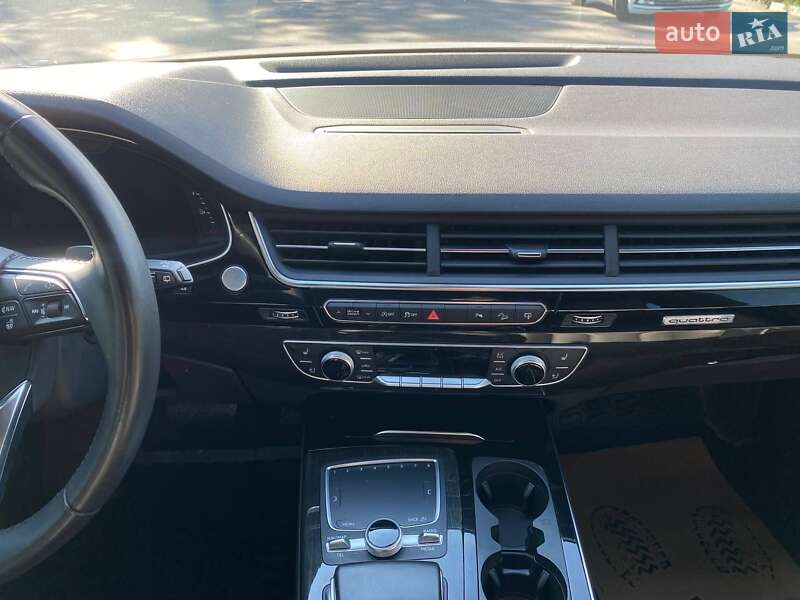Внедорожник / Кроссовер Audi Q7 2016 в Казатине