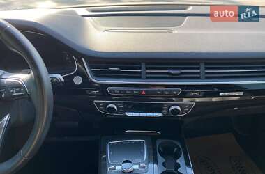 Внедорожник / Кроссовер Audi Q7 2016 в 