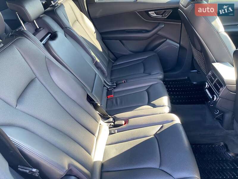 Внедорожник / Кроссовер Audi Q7 2016 в Казатине