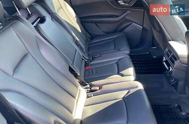 Внедорожник / Кроссовер Audi Q7 2016 в 