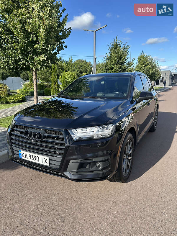 Внедорожник / Кроссовер Audi Q7 2017 в 