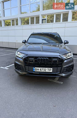 Внедорожник / Кроссовер Audi Q7 2021 в 