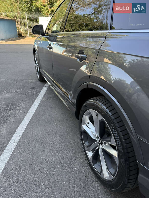 Позашляховик / Кросовер Audi Q7 2021 в Одесі