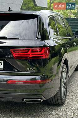Внедорожник / Кроссовер Audi Q7 2018 в 