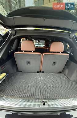 Внедорожник / Кроссовер Audi Q7 2018 в 