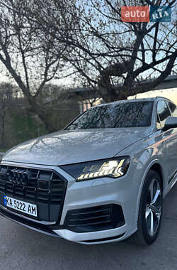 Внедорожник / Кроссовер Audi Q7 2022 в 