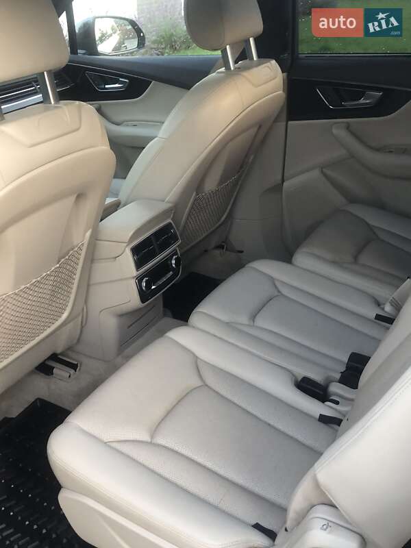 Внедорожник / Кроссовер Audi Q7 2016 в Ровно
