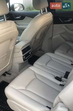 Внедорожник / Кроссовер Audi Q7 2016 в 