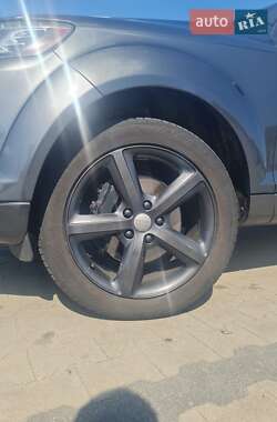 Внедорожник / Кроссовер Audi Q7 2015 в 