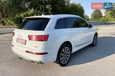 Внедорожник / Кроссовер Audi Q7 2016 в 